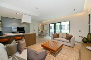 4 Million Pound Mayfair Parklane Large Luxury Sleeps 6 120sqm